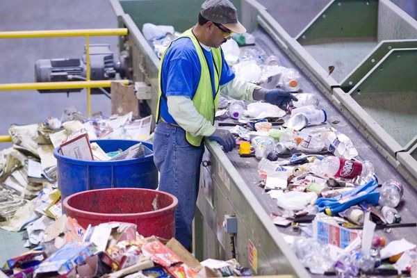 Recycling um neue Rohstoffe zu erhalten, MZZ Muldenzentrale AG